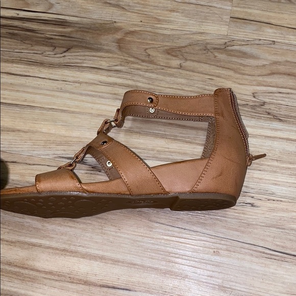 Tan sandals - Picture 2 of 2